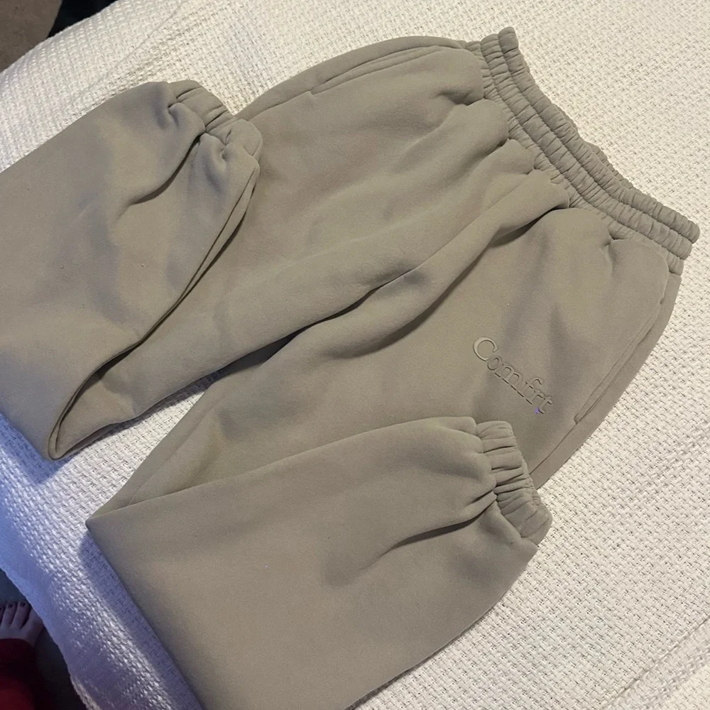 COMFRT Minimalist Hoodie and Sweatpants Set in Cement - Picture 9 of 14